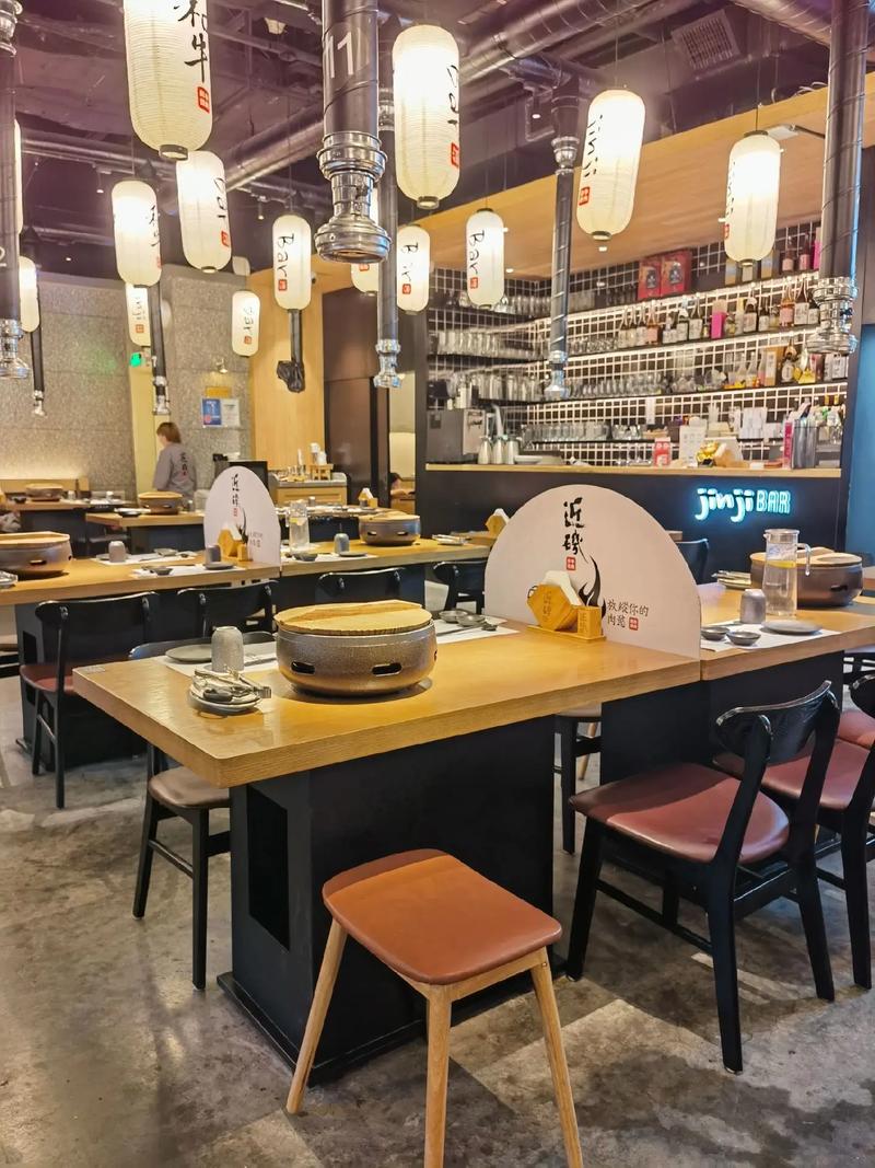 沉浸式炭火美学 炭烧烤肉店卡座桌椅案例分享