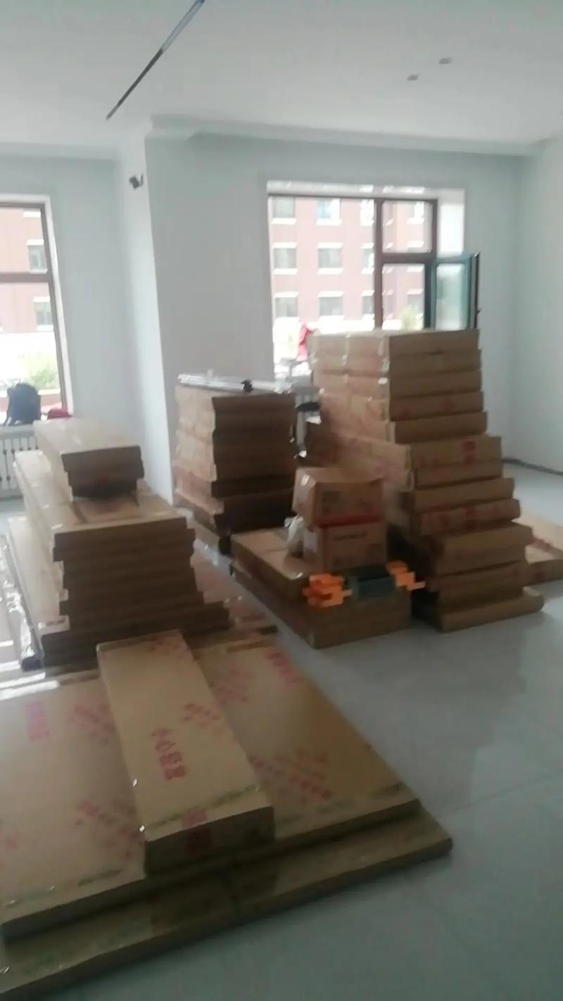 远津的美女姐姐定制家具首选 龙海富达装饰商店装车配送中